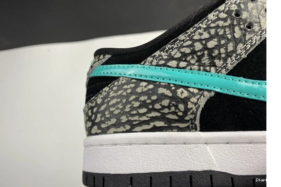 DUNK BQ6817-009 SB LOW PRO"ELEPHANT" NIKE 0212